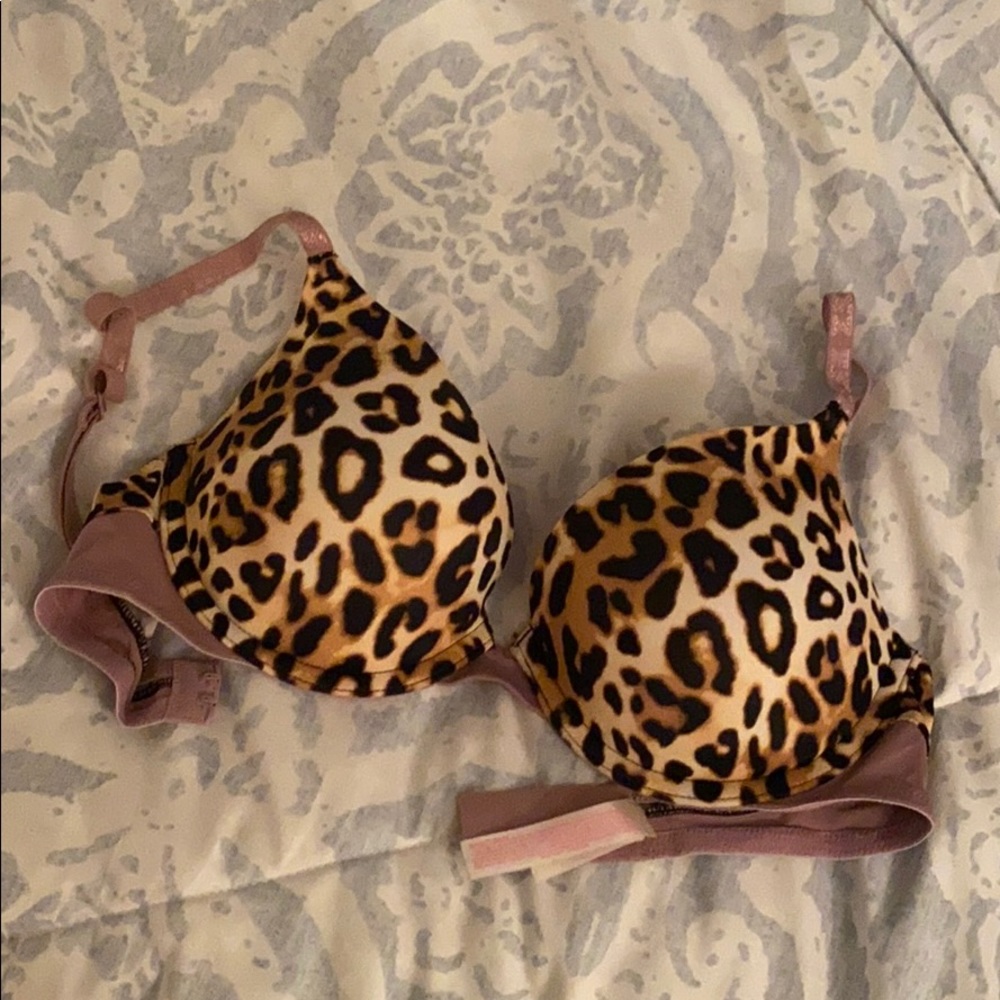 *LAST CHANCE-donating soon* Victoria’s Secret bra